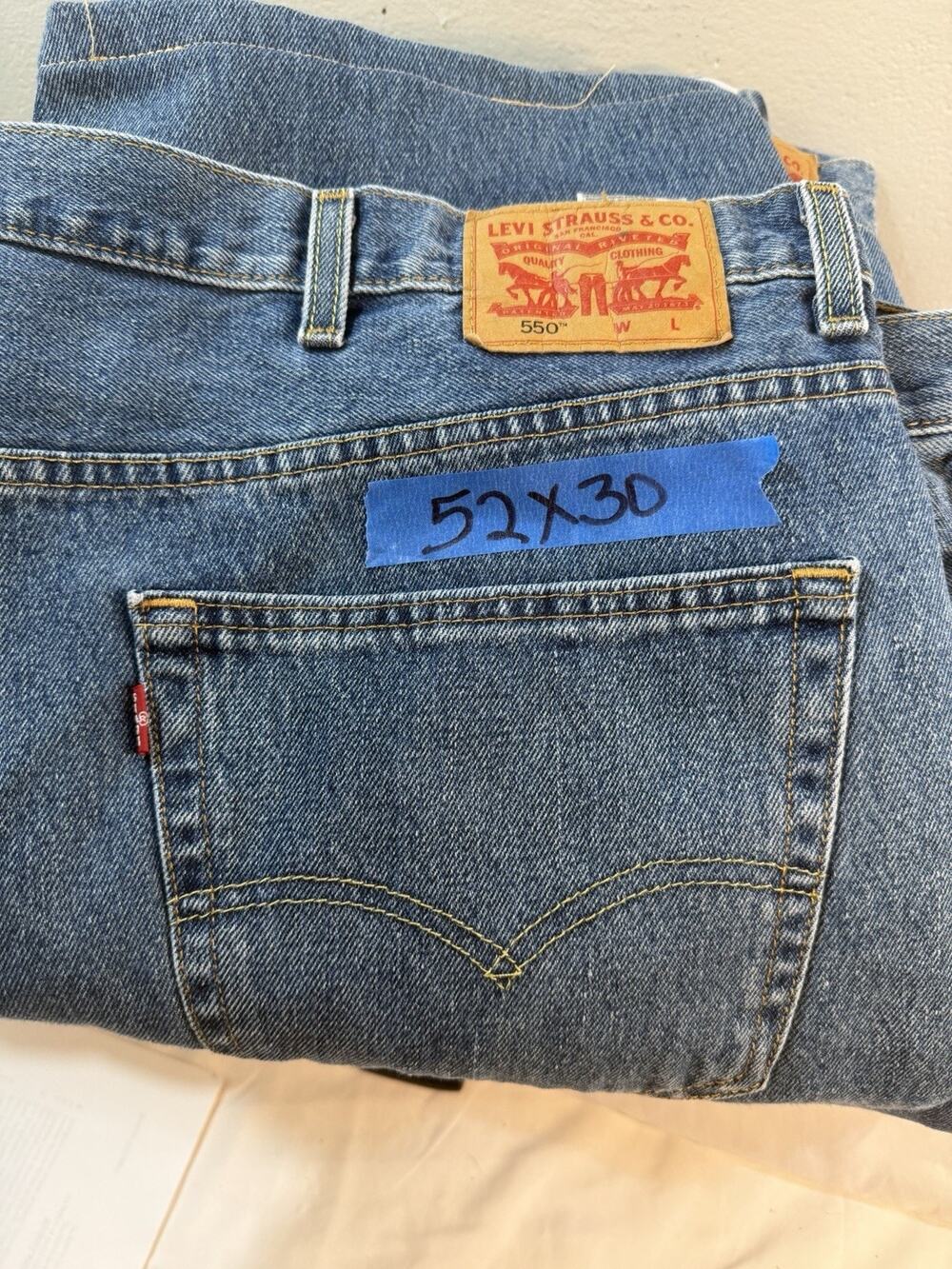 Levi's 550 Relaxed Fit Jeans Mens 52x30 Blue Medium Wash Tapered Leg 100% Cotton